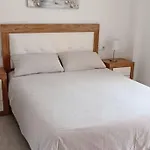 Apartamento céntrico en la playa con piscina.