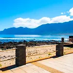 Arena Y El Mar