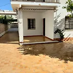 Casa Chalet Independiente En Calle Privada