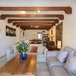 Comfortable Yacht Club Apartment