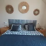 Grand solarium, jacuzzi privé,piscine,tout confort