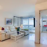 Apartment With Swimming-Pool