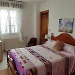 Preciosa Casa De 4 Habitaciones En Pleno Corazón Del Camino De Santiago!