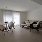 Precioso Apartamento De 2 Habitaciones Recien Reformado En Benidorm