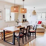 Bella Kalma, acogedora casa con parking, jardin y wifi