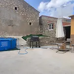 Agradable Casa Con Chimenea Y Patio Totalmente Privado