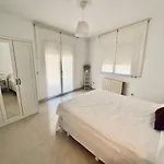 Alojamiento entero con jardín privado