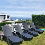 Modern 4 Double Bedroom Villa With Pool / Garden