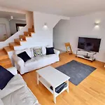 Beautiful Renovated Beach House With Panoramic Seaviews