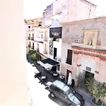 Precioso piso soleado, con vistas a monumento. Wfi