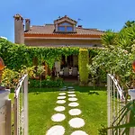 Lujosa Casa Rural con barbacoa, chimenea y zona de juegos infantil