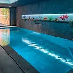 Apartaments Y Habitacions Entre Volcans