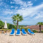 Villa Carrera