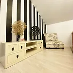 VILLA NOGUEIRA - Casa rústica con piscina y barbacoa
