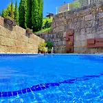 VILLA NOGUEIRA - Casa rústica con piscina y barbacoa