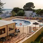 Apartamento renovado con piscina, garaje y vistas, frente a la playa de los Caños de Meca.