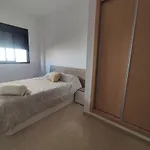 Apartamento con patio, piscina y parking privado