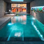 Apartaments Y Habitacions Entre Volcans