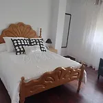 Vivienda Amplia Y Luminosa A Escasos Metros De La Playa De Cangas.