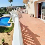 Golden Villa -Costa del Sol -GRATIS 1 Noche más cada 5 noches -Gran Piscina privada -BBQ -WiFi -PLAYA 5 min en coche