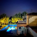Chalet Con Piscina