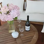 Precioso Piso En Playa America Con Jardin Privado.