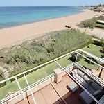 Atico espectacular piscina privada frontal al mar
