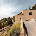 House With Terrace, Amazing Views And Private Shared Pool