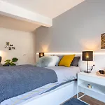 Impresionante Apartamento En Plaza De Galicia
