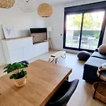 Apartamento diseño con jardín privado a 100 metros del mar