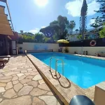Estudio rojo en finca privada