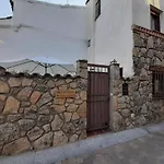 Casa con patio y chimenea en Piedralaves
