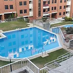 Precioso apartamento con terraza, pistas de padel y piscinas