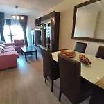 Precioso apartamento con terraza, pistas de padel y piscinas