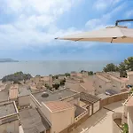 Coral Paradise Apartment With Swimming Pool