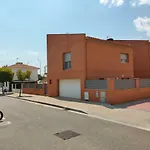Chalet amplio con Jardín y zona barbacoa.