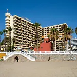Aloha Apartamentos. Primera línea de playa. Vista al mar.