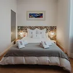 Petit Luxe Volta