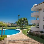Wonderful 2 Bed Apartment With Stunning Sea Views