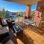 Apartamento Con Terraza Sobre La Marina De Sotogrande