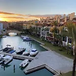 Apartamento Con Terraza Sobre La Marina De Sotogrande