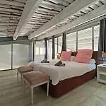 Villa Quartz
