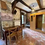 Akla La Casa Del Puente