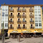 Flats Friends Plaza de la Reina