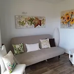 Charmantes und gemütliches Appartement mit Balkon und Meerblick