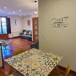 El Mussol De La Vila Camprodon, Balconets Amb Vistes A La Placa