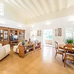 Agradable Villa Junto Al Mar Con Piscina
