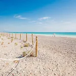Agradable Villa Junto Al Mar Con Piscina