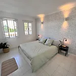 Bright And Quiet Windsor Park Apartment