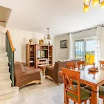 3 Bedroom Stunning Home In Cenes De La Vega